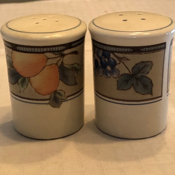 Mikasa Other - Mikasa Garden Harvest salt and pepper shakers